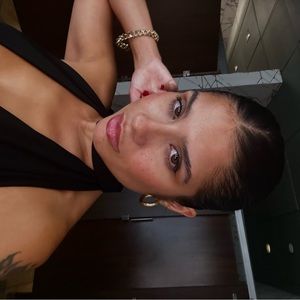 Meet your Posher, Carolina